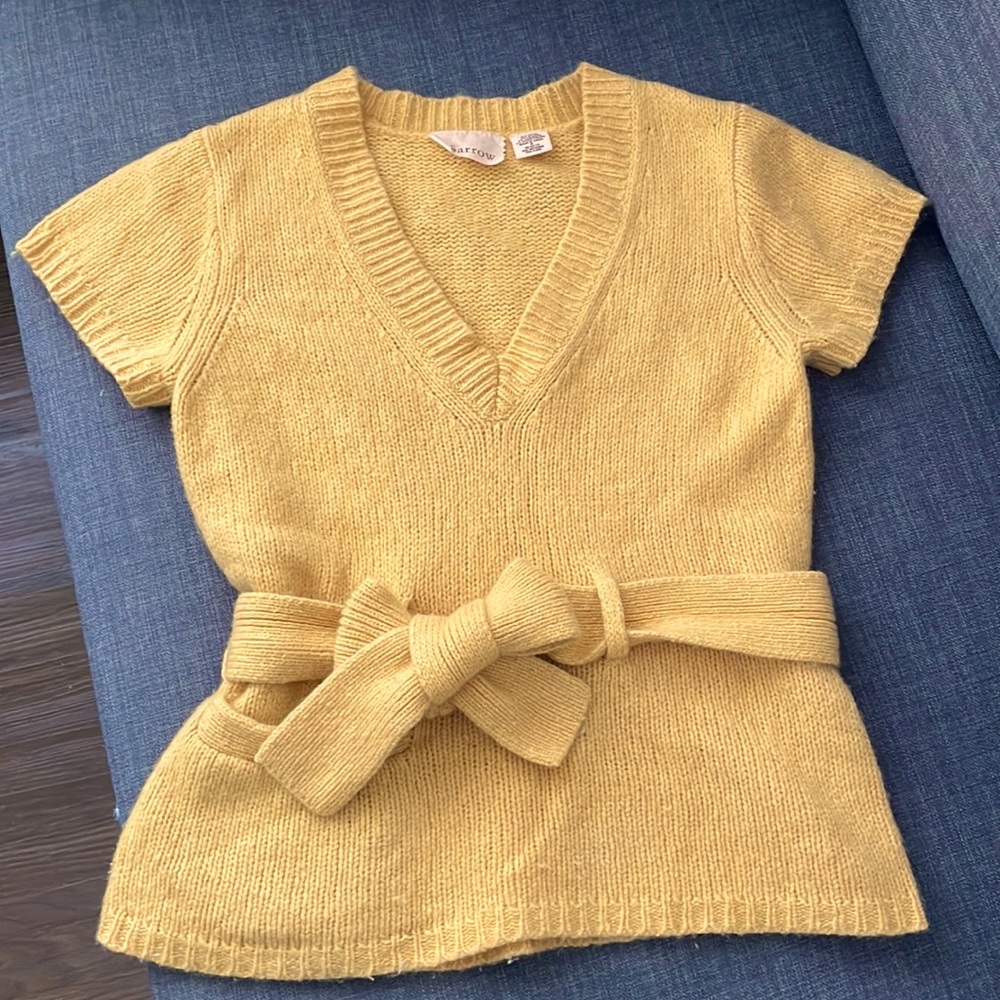 ❤️ 4 for $20 ❤️ Sparrow V neck short sleeve sweater with pocket and belt